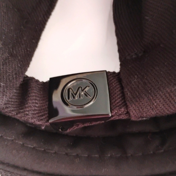 Michael Kors 🔥 NWT 🔥 Black Cap w/ logo design on the brim in leather material. - Picture 7 of 12